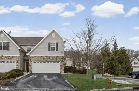 246 Brinley Dr, Pennington, NJ 08534