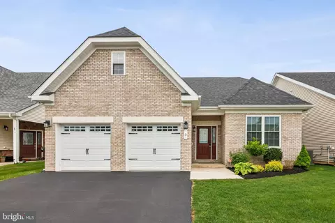 3 Samarpan Ct, Hightstown, NJ 08520