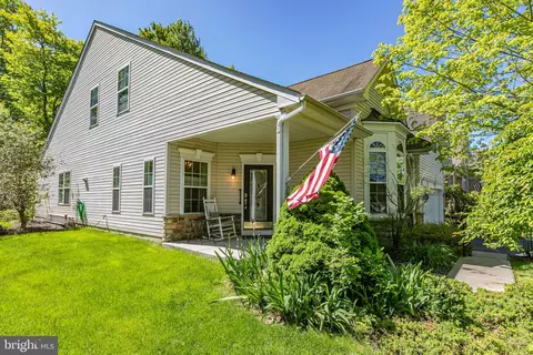 47 Lexington Dr, Pennington, NJ 08534