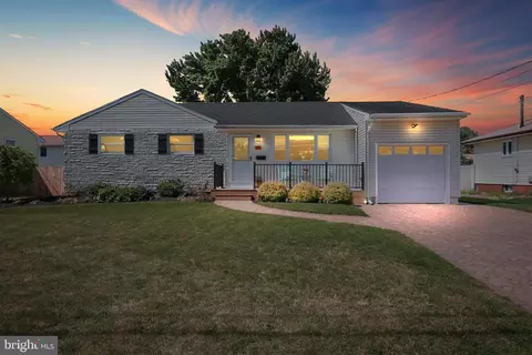 29 Surrey Dr, Hamilton, NJ 08690