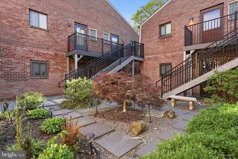 702 Meadow Woods Ln, Lawrence, NJ 08648