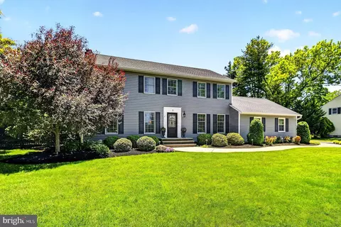 5 Fairway Dr, West Windsor, NJ 08550