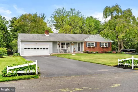 20 Winterset Dr, Trenton, NJ 08690