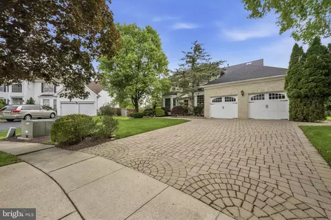 51 Stonehedge Dr, Hightstown, NJ 08520