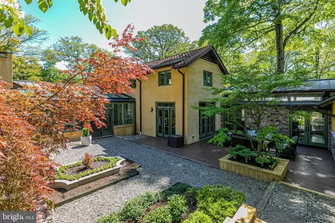 210 Lambert Dr, Princeton, NJ 08540