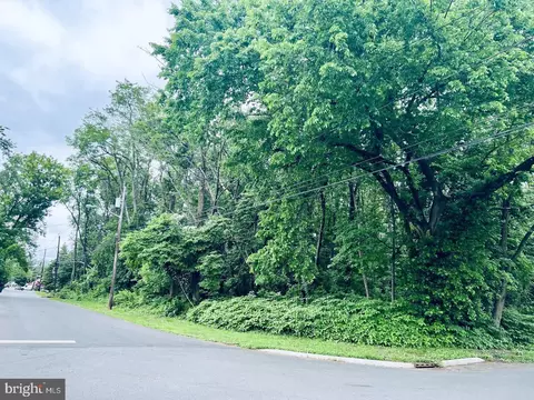 3 Hunt Ave, Hamilton, NJ 08610
