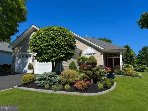 45 Temple Ct, Pennington, NJ 08534