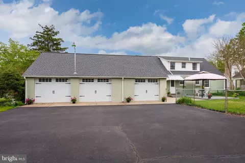 953 Klockner Rd, Hamilton, NJ 08619