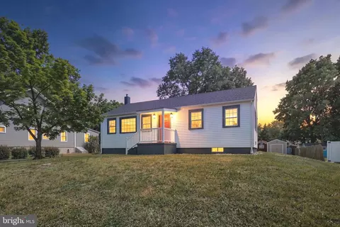 54 Wayside Ln, Lawrence Township, NJ 08648