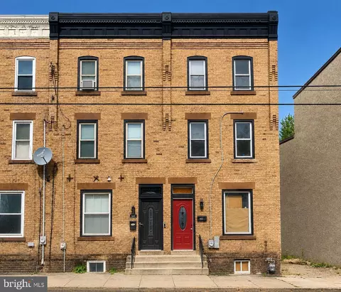498 Hanover St, Trenton, NJ 08618