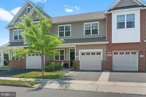 11 Cannon Dr, Pennington, NJ 08534