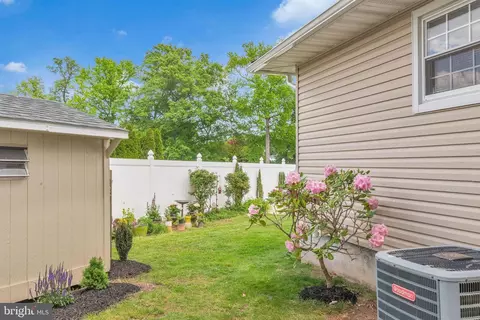 Exterior - 41 Endicott Rd, Hamilton, NJ 08690 photo 8 of 12