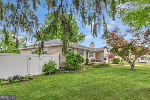 Exterior - 41 Endicott Rd, Hamilton, NJ 08690 photo 4 of 12