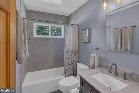 Bath - 41 Endicott Rd, Hamilton, NJ 08690 photo 1 of 2