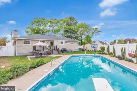 Exterior - 41 Endicott Rd, Hamilton, NJ 08690 photo 6 of 12