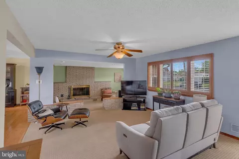 Living - 41 Endicott Rd, Hamilton, NJ 08690 photo 1 of 3