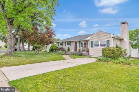 41 Endicott Rd, Hamilton, NJ 08690