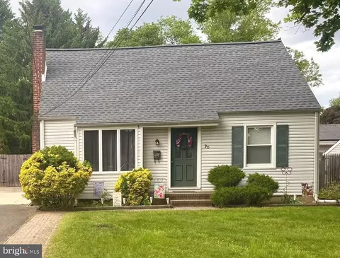 90 Grandview Ave, Hamilton, NJ 08620