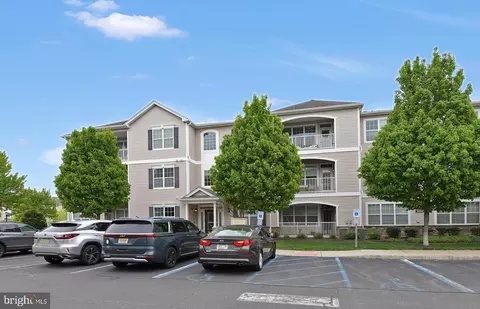 331 Timberlake Dr, Ewing, NJ 08618