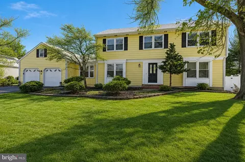 27 W Cartwright Dr, Princeton Junction, NJ 08550