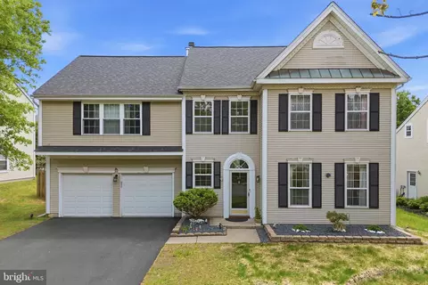 25 Navesink Dr, Pennington, NJ 08534