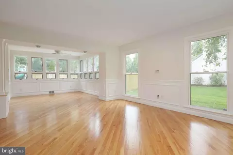 Living - 24 Riverview Dr, Ewing, NJ 08628 photo 2 of 4
