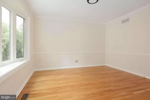 Living - 24 Riverview Dr, Ewing, NJ 08628 photo 4 of 4