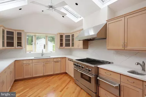 Kitchen - 24 Riverview Dr, Ewing, NJ 08628 photo 3 of 4