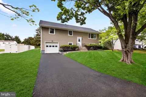 216 Sunset Ave, Hightstown, NJ 08520