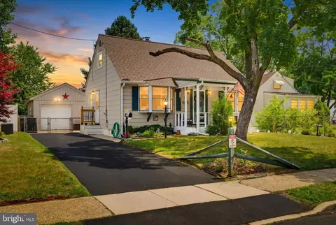 49 Longwood Dr, Hamilton, NJ 08620