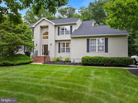 15 Arnold Ln, Robbinsville, NJ 08691