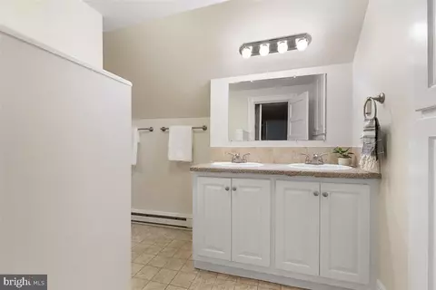 Bath - 40 Murray Pl, Princeton, NJ 08540 photo 2 of 3