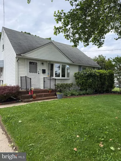 8 Benson La, Hamilton, NJ 08610