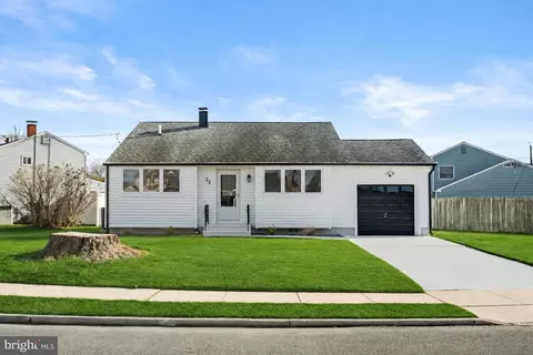 23 Hastings Rd, Hamilton, NJ 08620