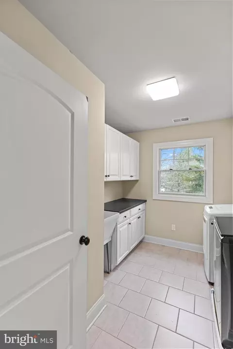 9 Harriet Dr, Princeton, NJ 08540