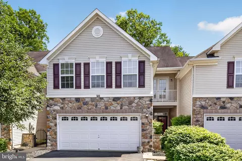 28 Sutton Ct, Pennington, NJ 08534
