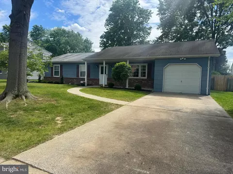 11 Misty Morn Ln, Ewing, NJ 08638