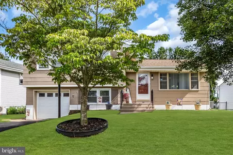 63 Valley View Rd, Hamilton, NJ 08620
