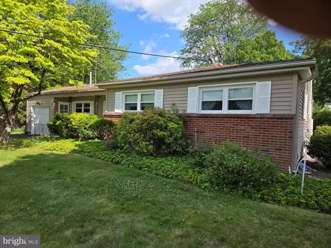 107 Upper Ferry Rd, Ewing, NJ 08628