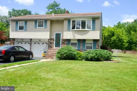 56 Theresa St, Ewing, NJ 08618