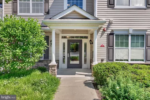 526 Timberlake Dr, Ewing, NJ 08618