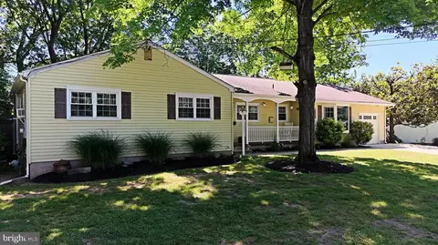 5 Royal Oak Rd, Lawrence Township, NJ 08648