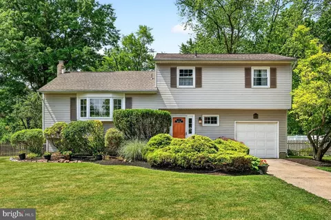 1 Cedar La, Hightstown, NJ 08520