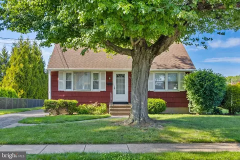 20 Doreen Rd, Hamilton, NJ 08690