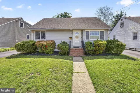 4 Gregory Dr, Hamilton, NJ 08690