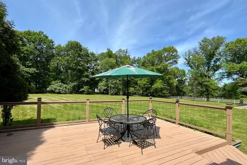 6 Aqua Ter, Pennington, NJ 08534
