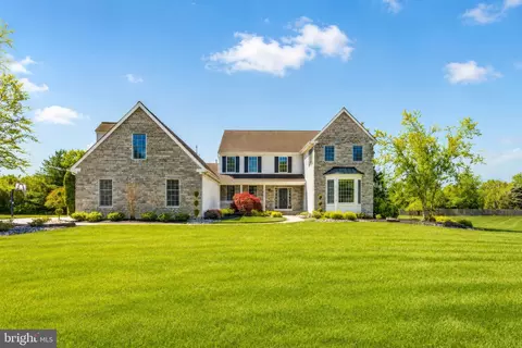 3 Robin Cir, Princeton Junction, NJ 08550