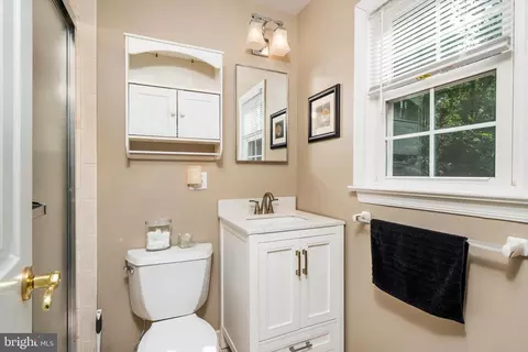 Bath - 77 Maple Stream Rd, Hightstown, NJ 08520 photo 3 of 4