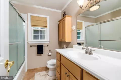 Bath - 77 Maple Stream Rd, Hightstown, NJ 08520 photo 2 of 4