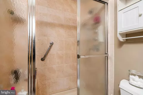 Bath - 77 Maple Stream Rd, Hightstown, NJ 08520 photo 4 of 4